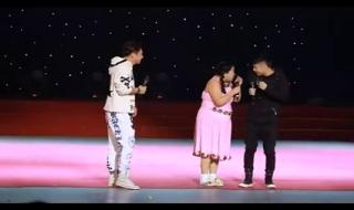 小黄飞搞笑二人转 小黄飞搞笑二人转